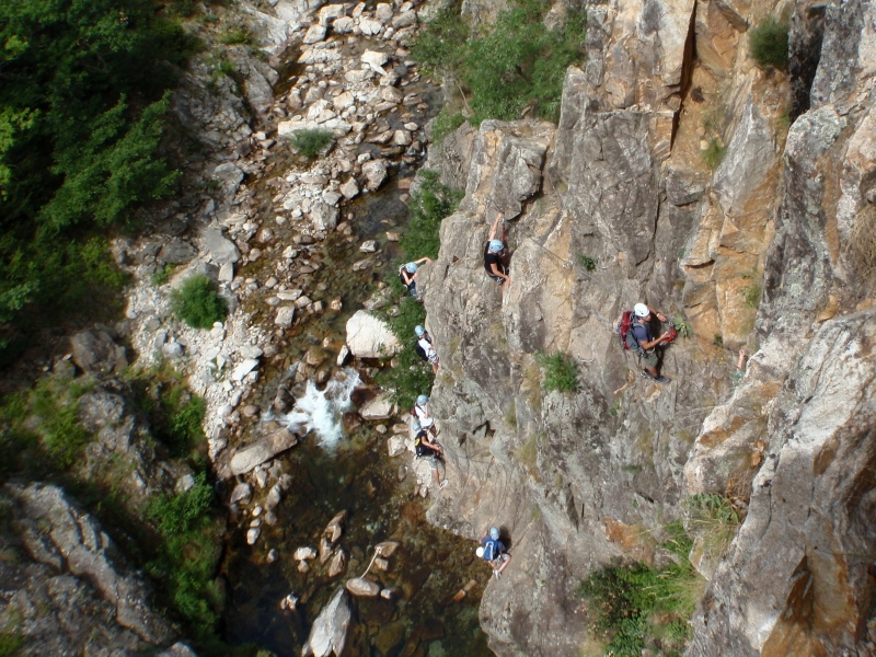 Village Camps International Summer Camp Ard&egrave;che, France 2019-07-26 https://www.villagecamps.com/journals_admin/images/71-9-Campers climb over the cliff.jpg